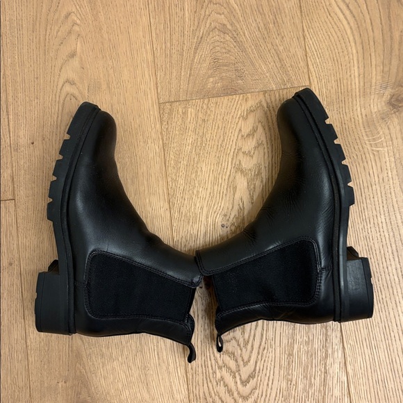 La Canadienne Sorento Waterproof Chelsea Boot - Picture 10 of 17